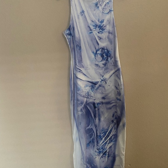 Elegant Blue Floral Maxi Dress - Picture 5 of 10